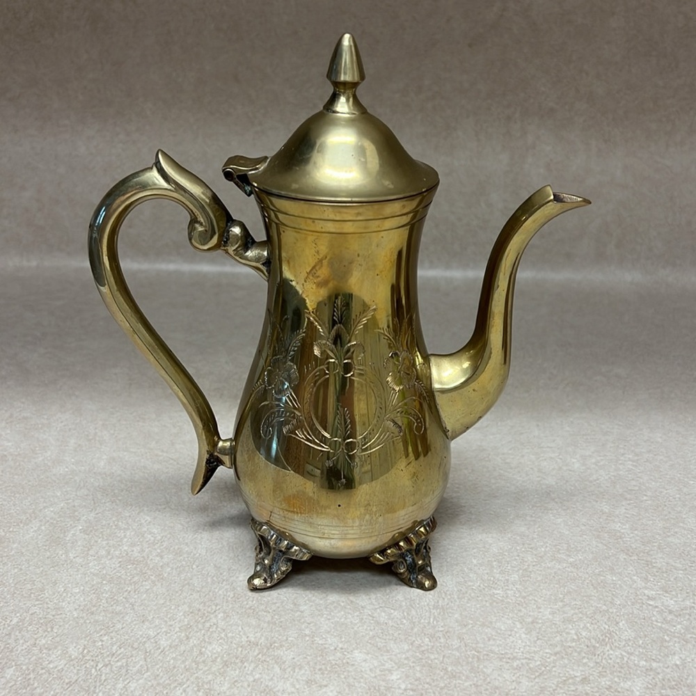 Vintage brass teapot and cups, Saudi Arabia - Picture 5 of 10